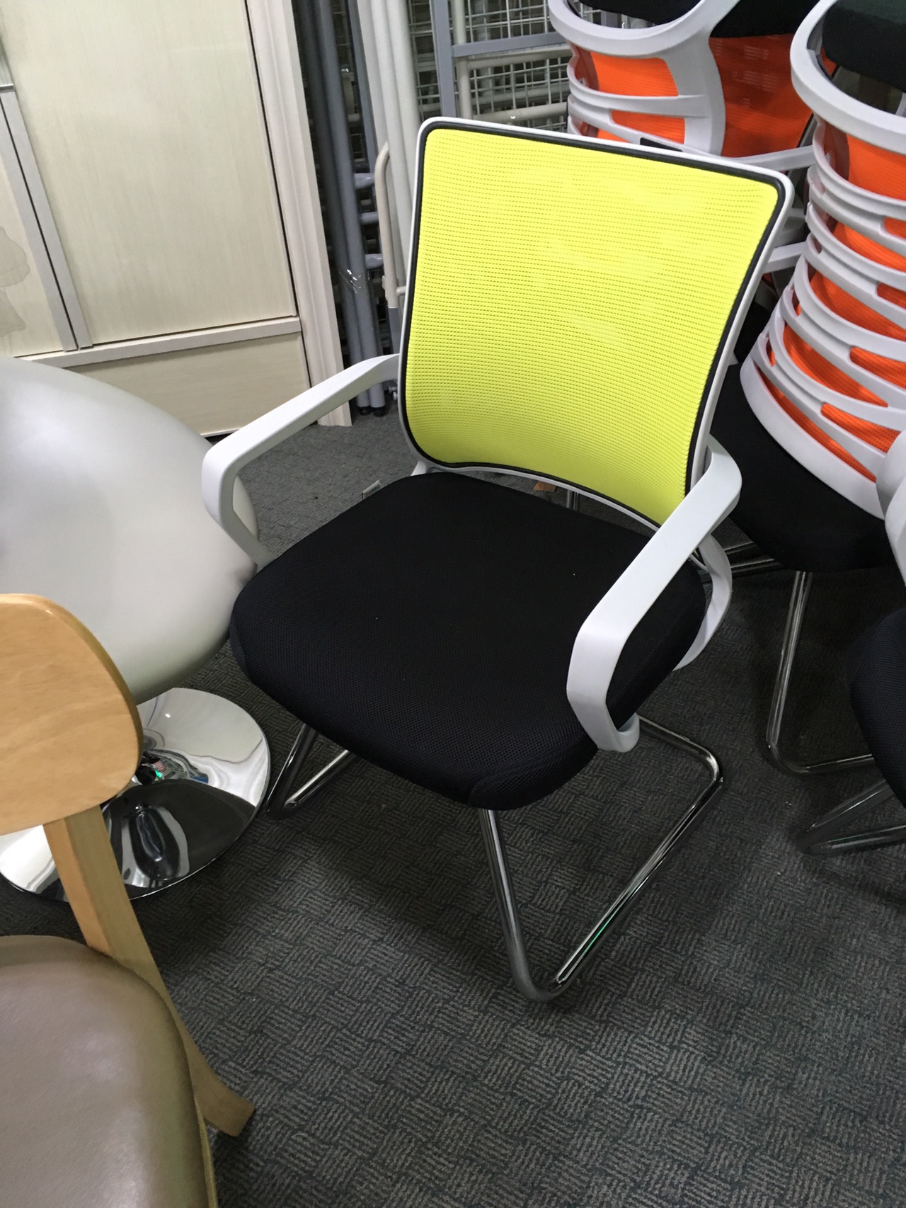 고정 메쉬 의자