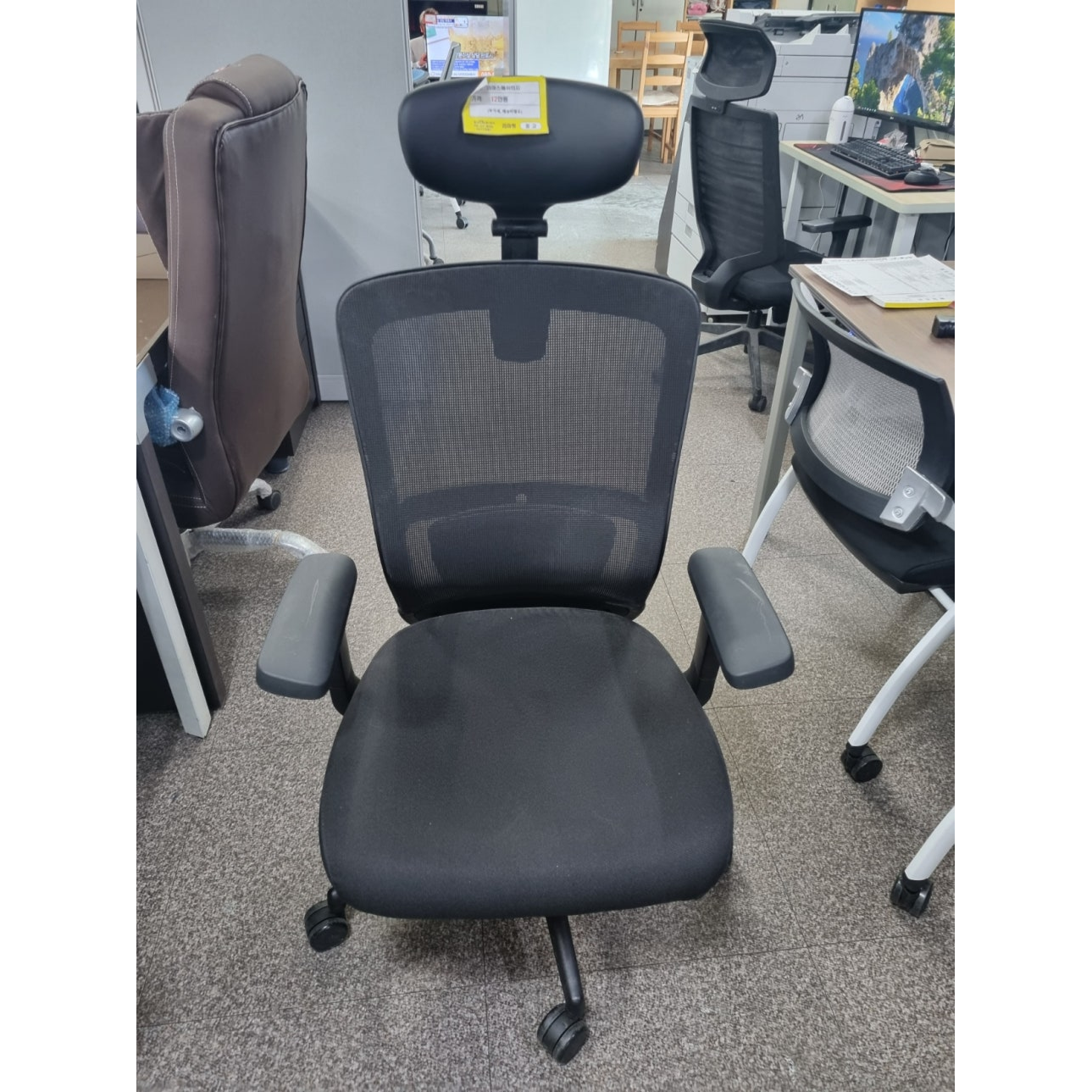 코아스 COAS 메쉬의자 / 블랙