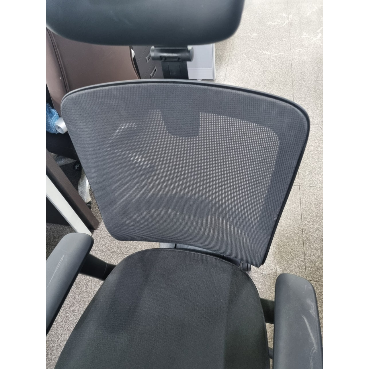 코아스 COAS 메쉬의자 / 블랙